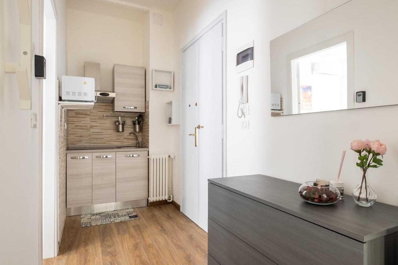 Studio 24 - Holiday & Business Apartment Болоня Екстериор снимка